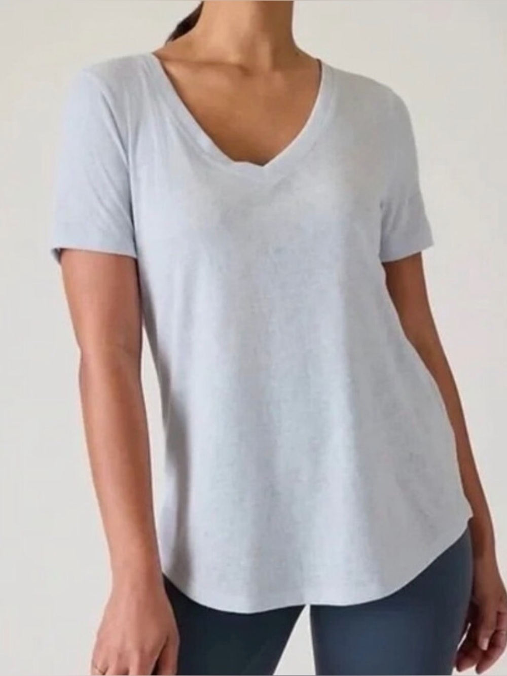 New Athleta Light Blue Breezy Scoop V-Neck Tee SS Shirt Casual Size Medium